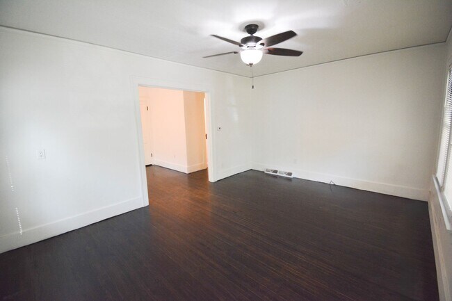 Building Photo - 2 Bed, 1 Bath Home for Rent – Near Downtown Rochester