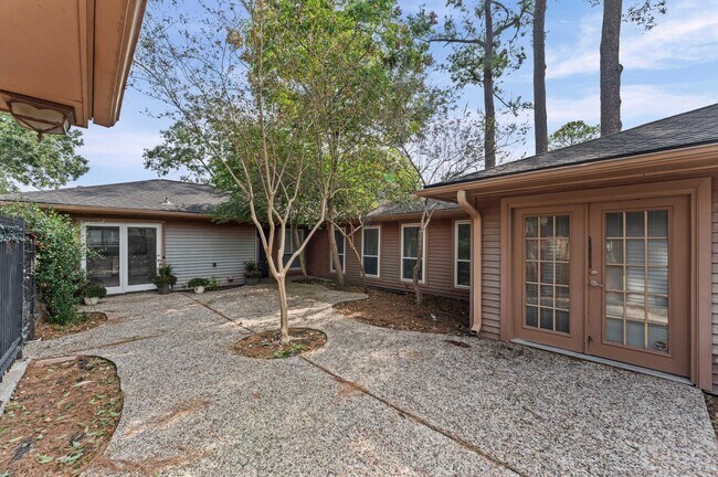 Foto del edificio - 12319 Campos Dr