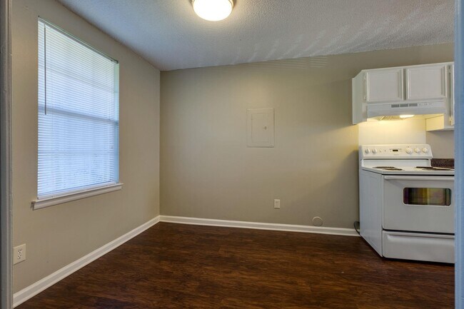 Foto del edificio - 1301 Neelys Bend Rd