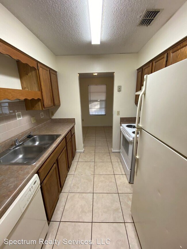 Building Photo - 2 br, 1 bath House - 472 Bentwood Lane Unit C