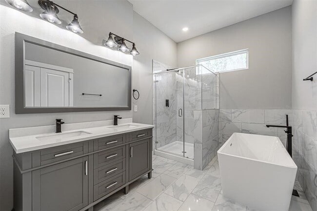 Foto del edificio - 6728 Parker Grv Ln