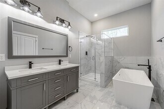 Building Photo - 6728 Parker Grv Ln