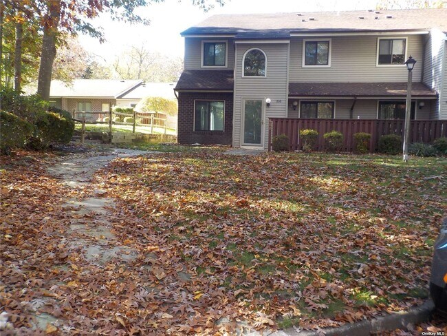 Building Photo - 808 Woodland Ct