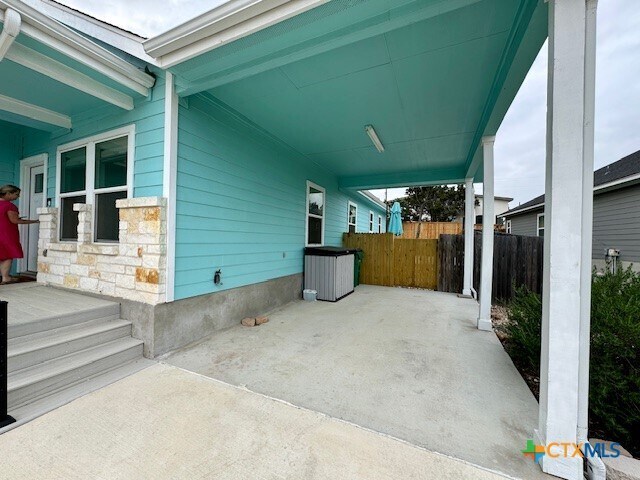 Building Photo - 1285 Live Oak Dr