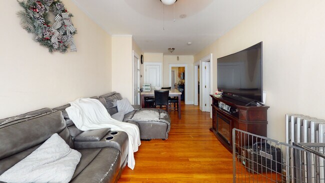 Building Photo - 14 Davison St