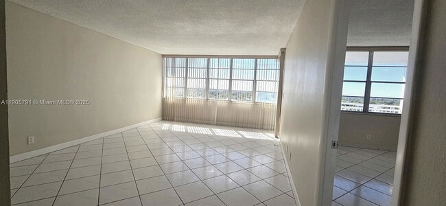 Foto del edificio - 2025 NE 164th St