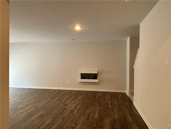 Foto del edificio - 472 Stoneybrook Dr