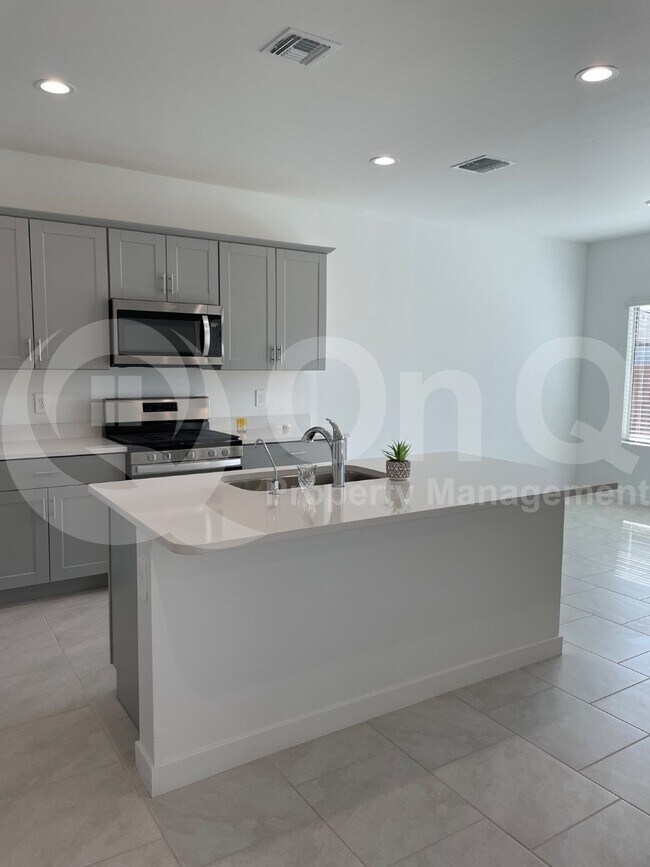 Foto del edificio - 12431 W Mieko Ln
