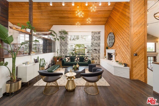 Foto del edificio - 15231 Rayneta Dr