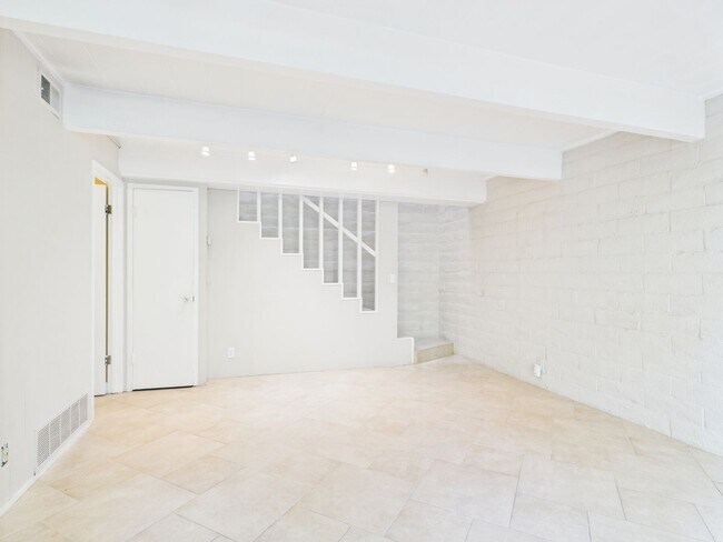 Foto del edificio - Spacious 2 bedroom condo available in Nort...