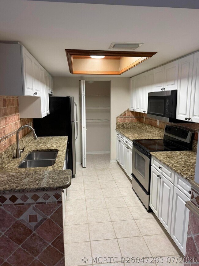 Foto del edificio - 1503 Crestwood Ct S