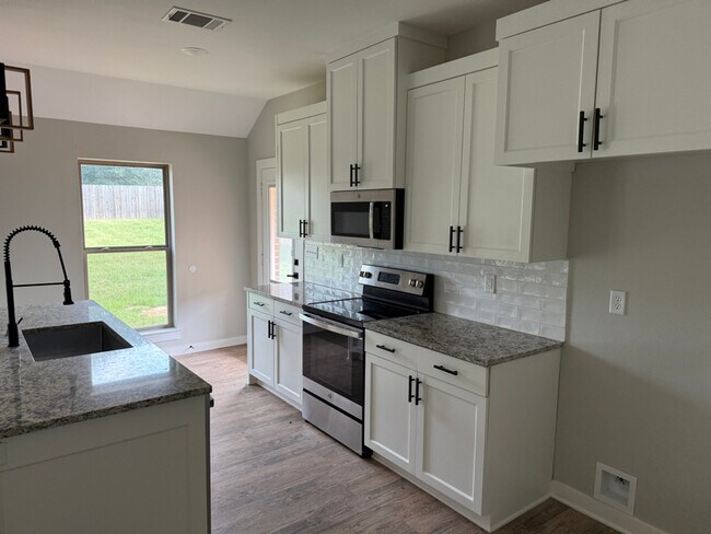 Building Photo - 14008 County Rd 4111