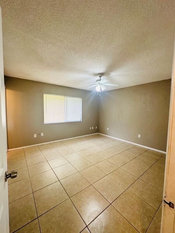 Foto del edificio - 421 S Hawthorn Cir