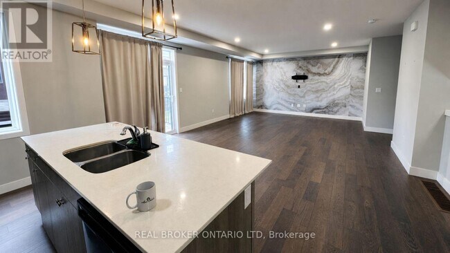 Photo du bâtiment - 177 Edgevalley Rd