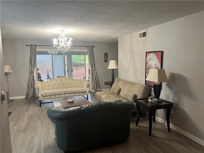 Building Photo - 7031 Somerset Cir