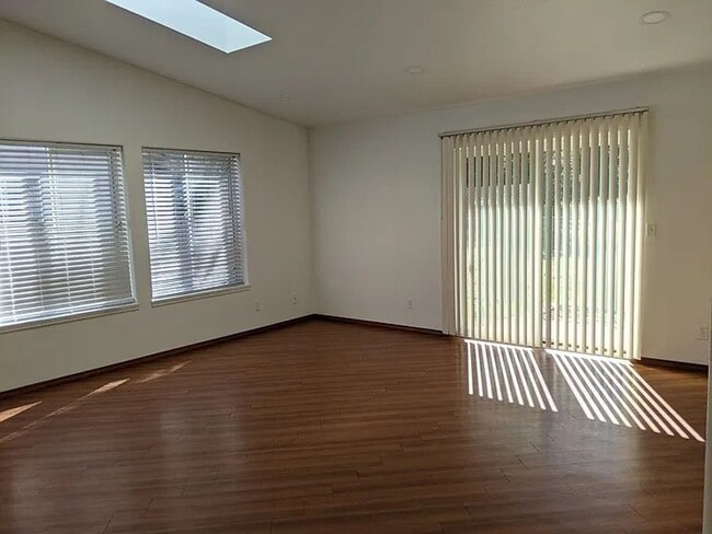 Foto del edificio - 759 Stephens Dr