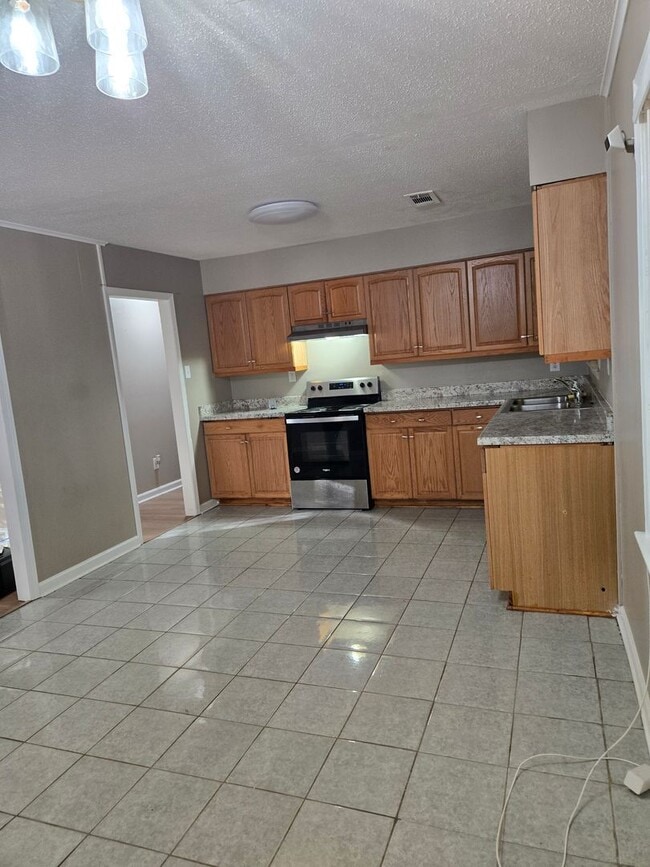 Photo - MOVE-IN SPECIAL 1/2 OFF 1ST MONTH'S RENT!! House