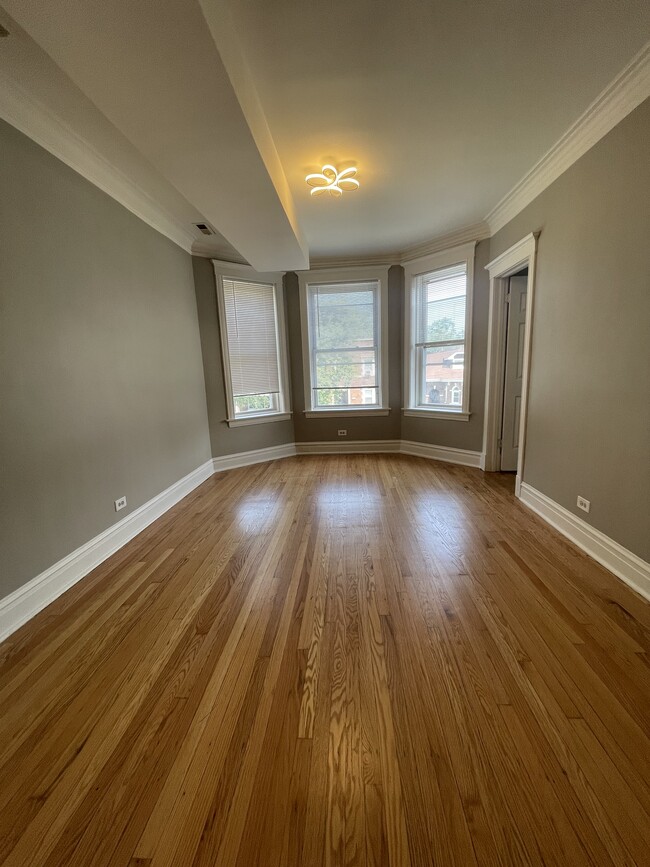 Building Photo - 6740 S Saint Lawrence Ave
