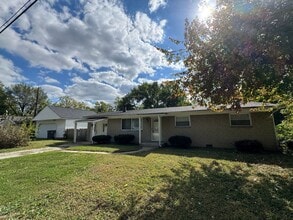 Building Photo - 2905 E Murry St