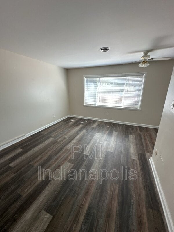 Foto del edificio - 5824 E Washington St