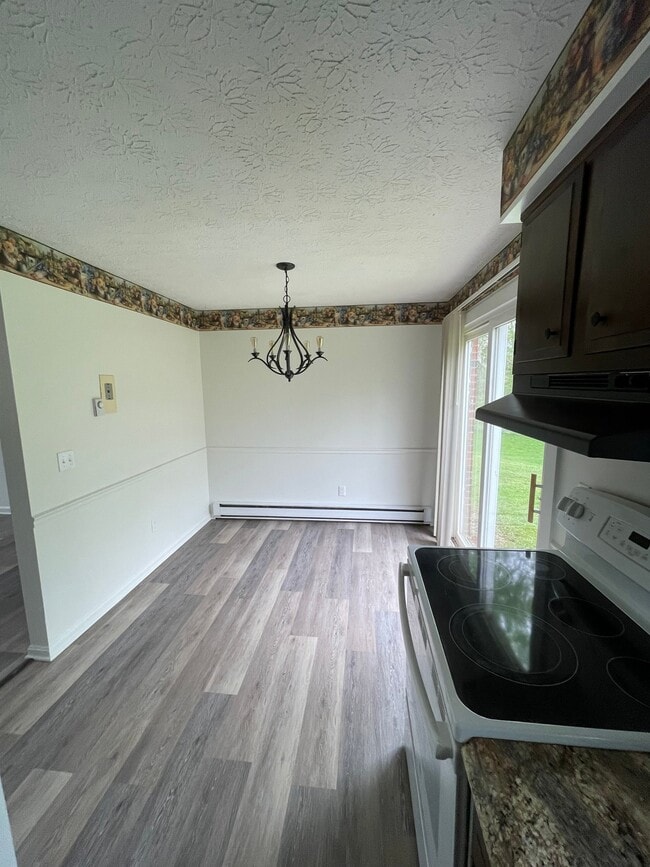 Building Photo - 1239 Zwick Ave