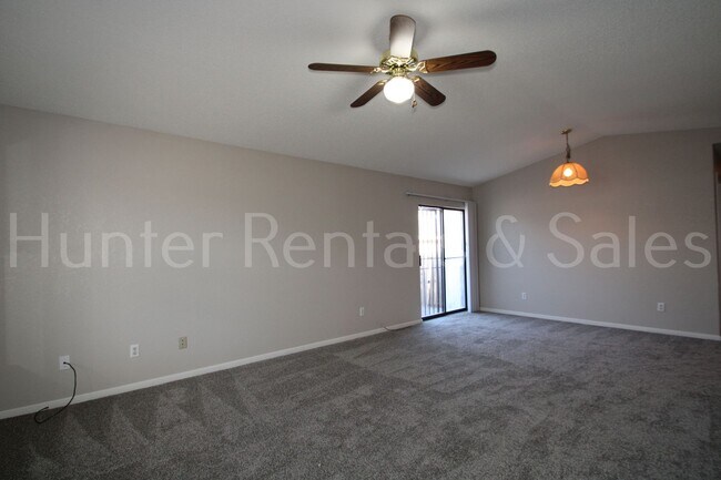 Foto del edificio - Delightful Duplex!