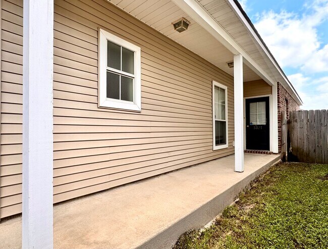 Foto del edificio - Charming 2 Bed, 2 Bath Home in Myrtle Grov...