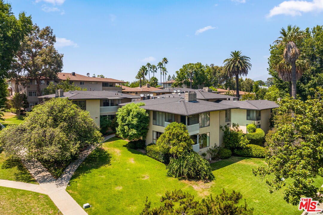 Foto principal - 945 S Orange Grove Blvd