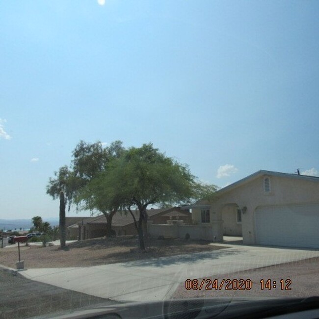 Building Photo - 3 Bedroom Pool Home with RV Parking