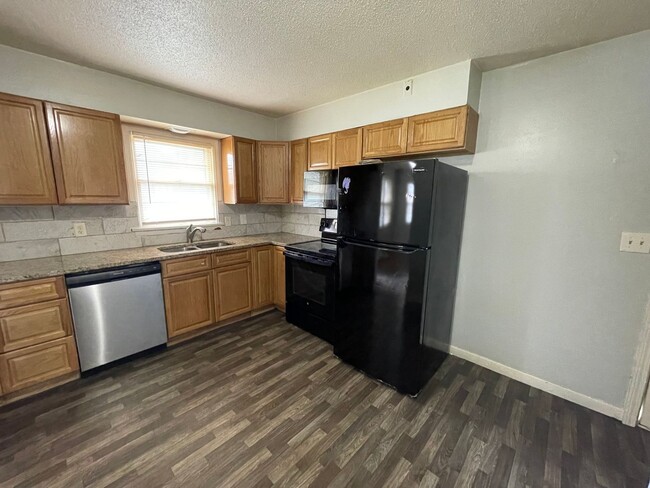 Foto del edificio - 2-Bedroom, 1-Bathroom home in Lees Summit