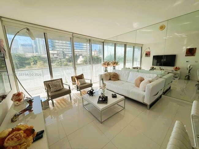 Building Photo - 495 Brickell Ave