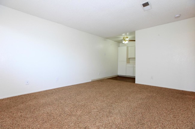 1BR Living/Dining - Sierra Terrace East