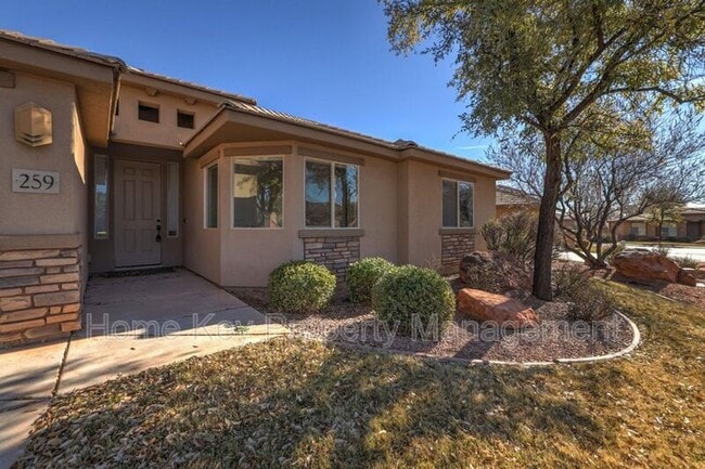 Building Photo - 259 S 300 W