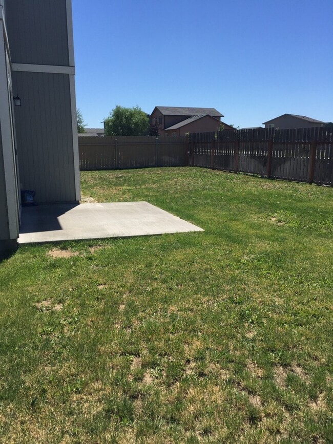 Foto del edificio - 4 Bedroom home 3 car garage fenced yard