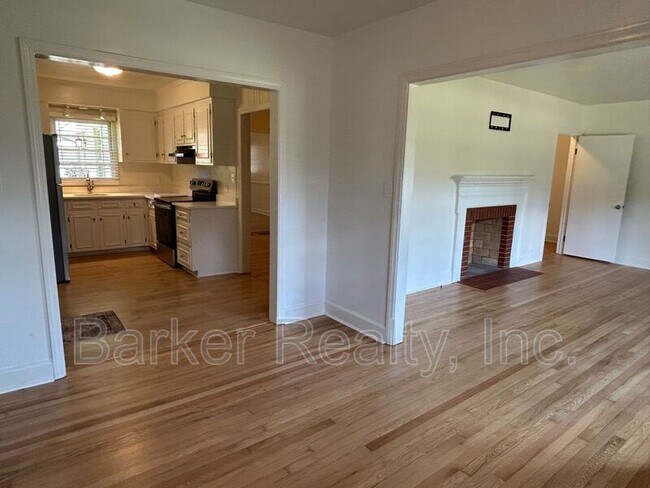 Foto del edificio - 5726 Fayetteville Rd
