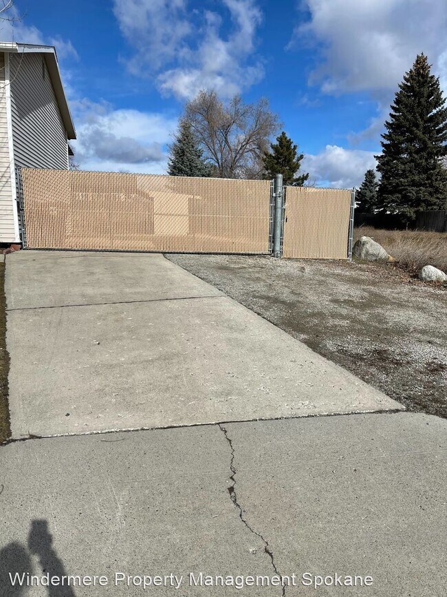 Foto del edificio - 5 br, 2 bath House - 3315 E. Garnet