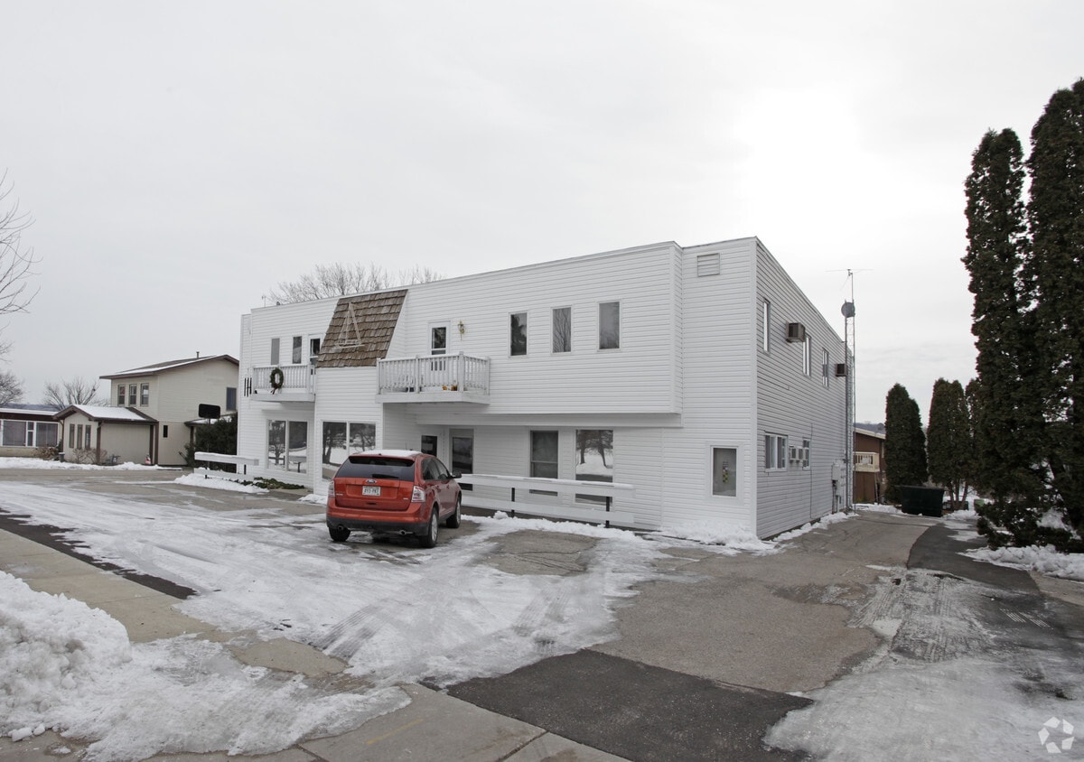 157 3rd St, Fontana, WI 53125 Apartments in Fontana, WI