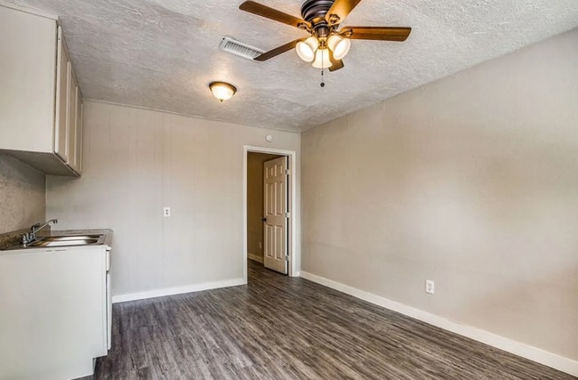 Photo - 4820 Oak Ave Apartment