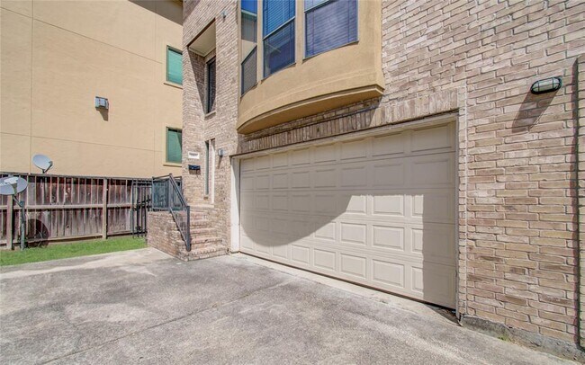 Building Photo - 1807 Palm St