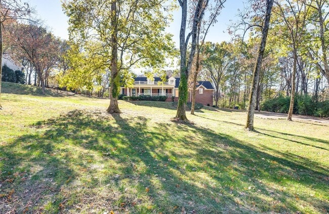 Foto del edificio - Fantastic renovated 5BE/4BA family home on beautiful oversized private Lot in the heart of Belle ...