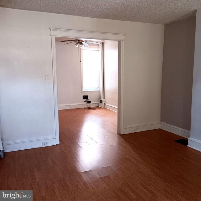 Foto del edificio - 190 W Roosevelt Blvd