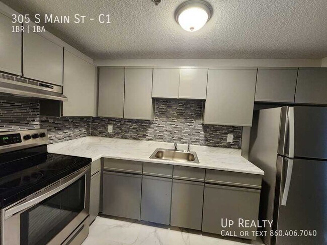 Building Photo - 305 S Main St