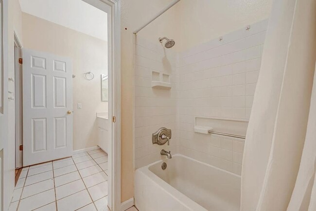 Building Photo - Lake Isabella Way