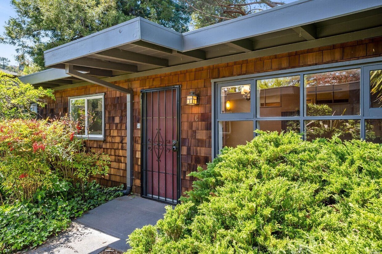 37 Valley Rd Unit C, Mill Valley, CA 94941 Room for Rent in Mill
