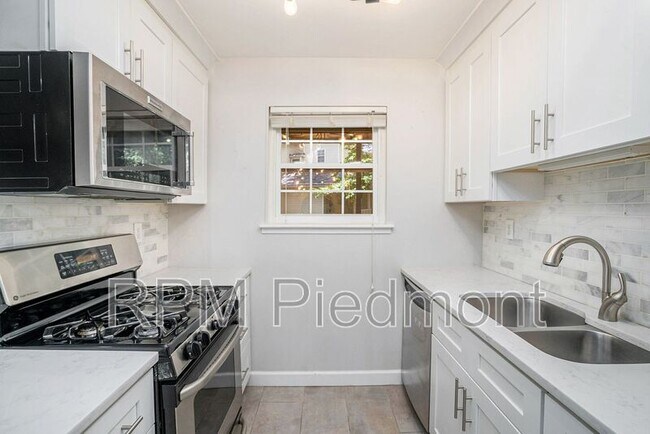 Foto del edificio - 6820 Glenridge Dr