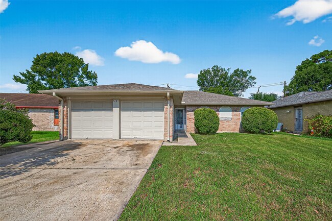 Foto del edificio - 5243 Wickview Ln