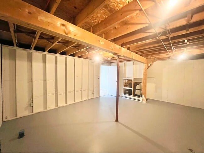 Building Photo - For Rent: Beautiful 3-Bedroom, 1.5-Bath To...