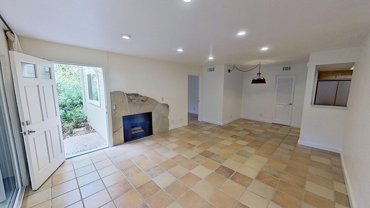Foto principal - 7640 Hollister Ave