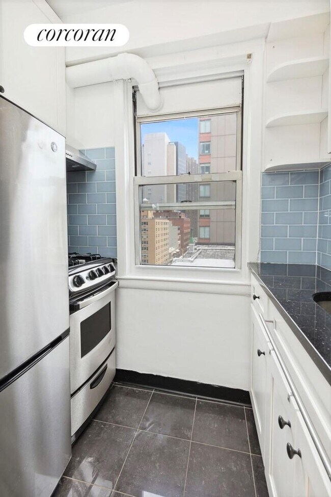 Foto del edificio - 150 E 37th St