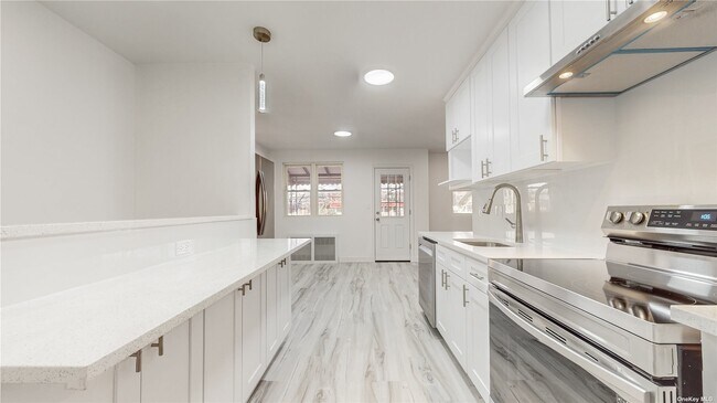 Building Photo - 1186 E 56th St